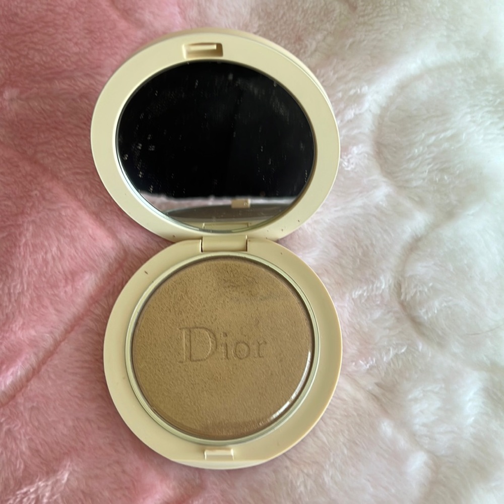 Swatched - Dior Forever Intense Highlighting Powder - 01 Nude Glow